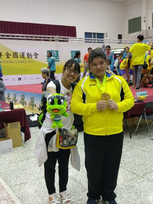【狂賀】體二甲鐘芸伶同學榮獲106全運會女子組舉重 90公斤以上級金牌。圖片