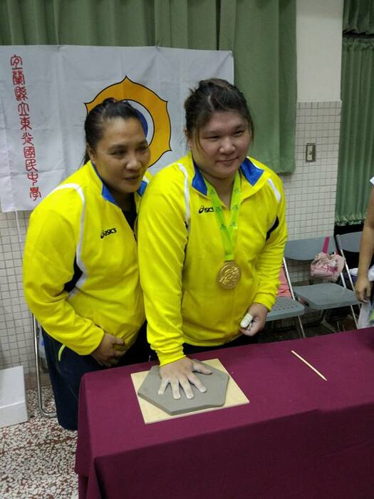 【狂賀】體二甲鐘芸伶同學榮獲106全運會女子組舉重 90公斤以上級金牌。圖片