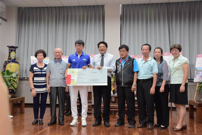 英雄歸來！古校長頒發獎金給2017世大運績優選手及教練圖片