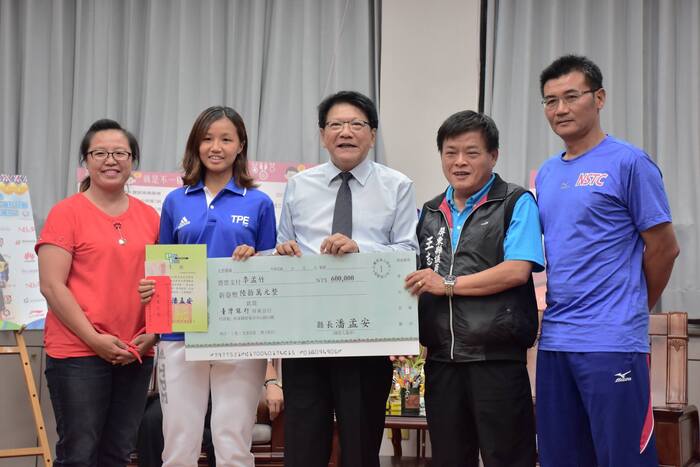 英雄歸來！古校長頒發獎金給2017世大運績優選手及教練圖片