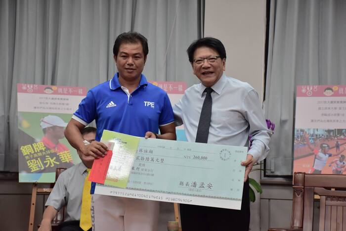 英雄歸來！古校長頒發獎金給2017世大運績優選手及教練圖片