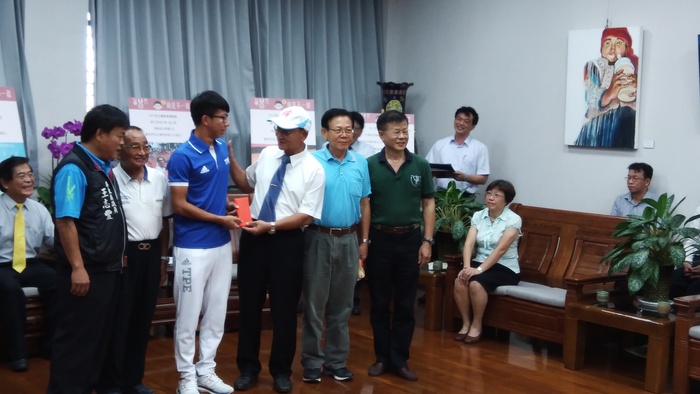 英雄歸來！古校長頒發獎金給2017世大運績優選手及教練圖片